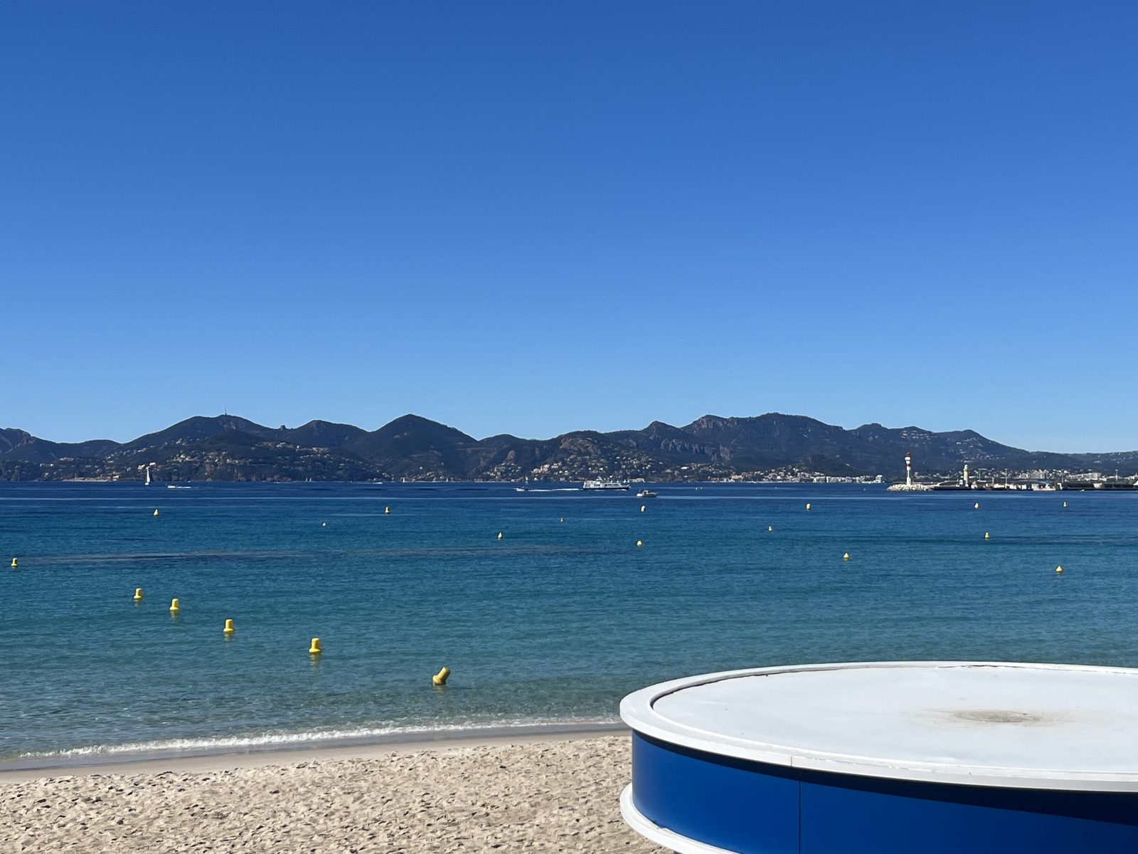 La baie de Cannes depuis la Croisette