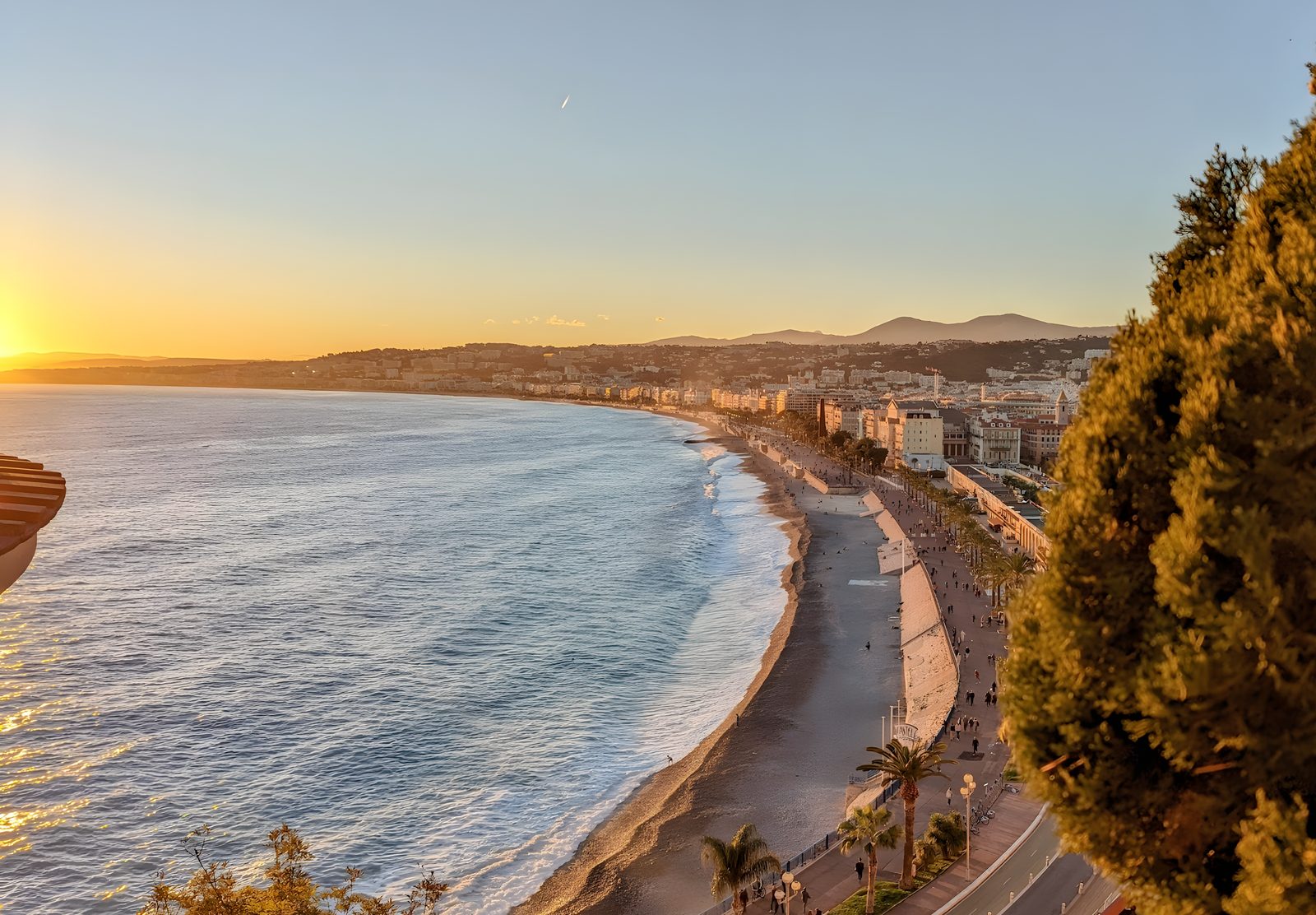 La baie des Anges depuis la colline du Château