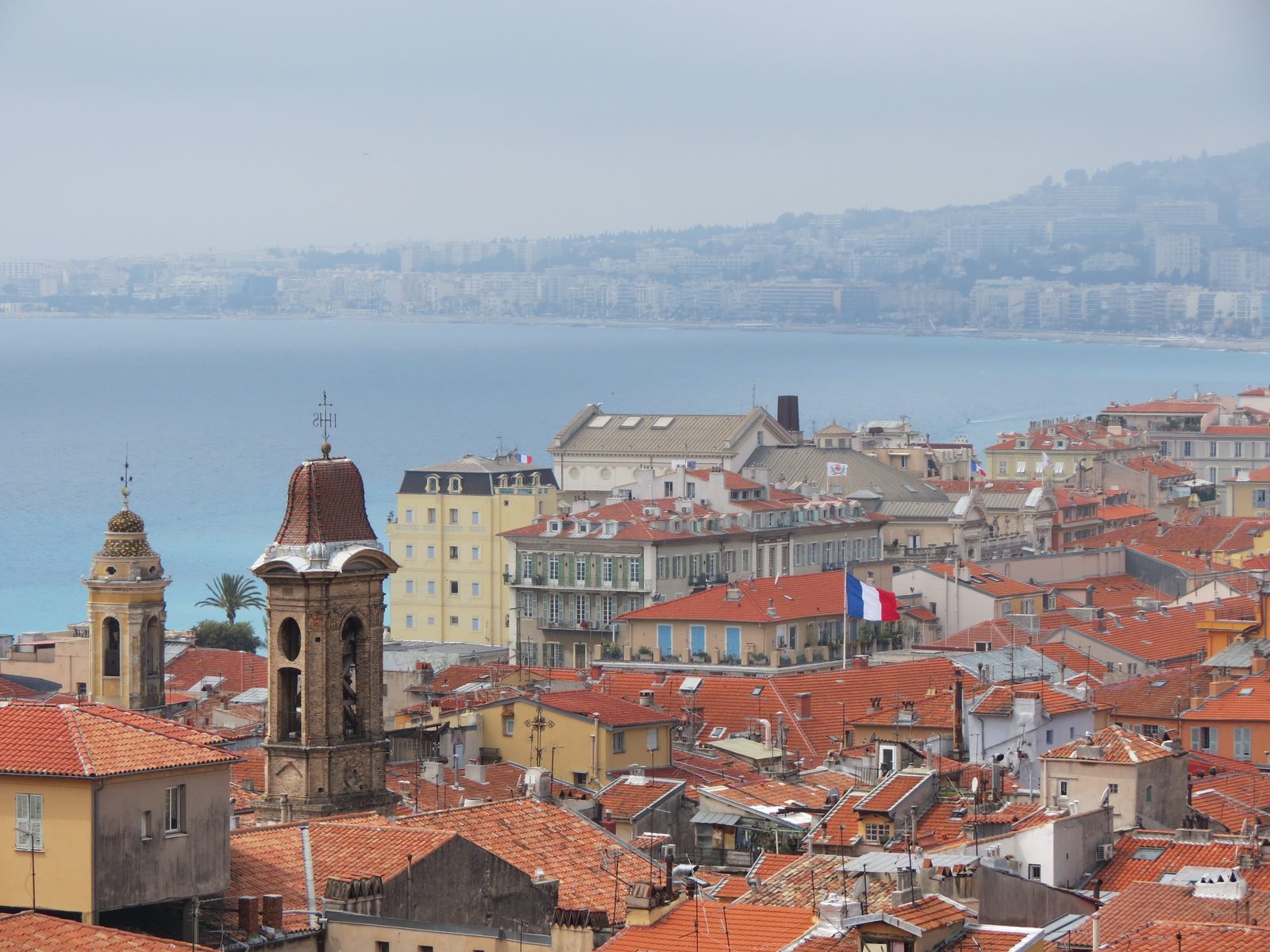 Le Vieux-Nice et la baie des Anges